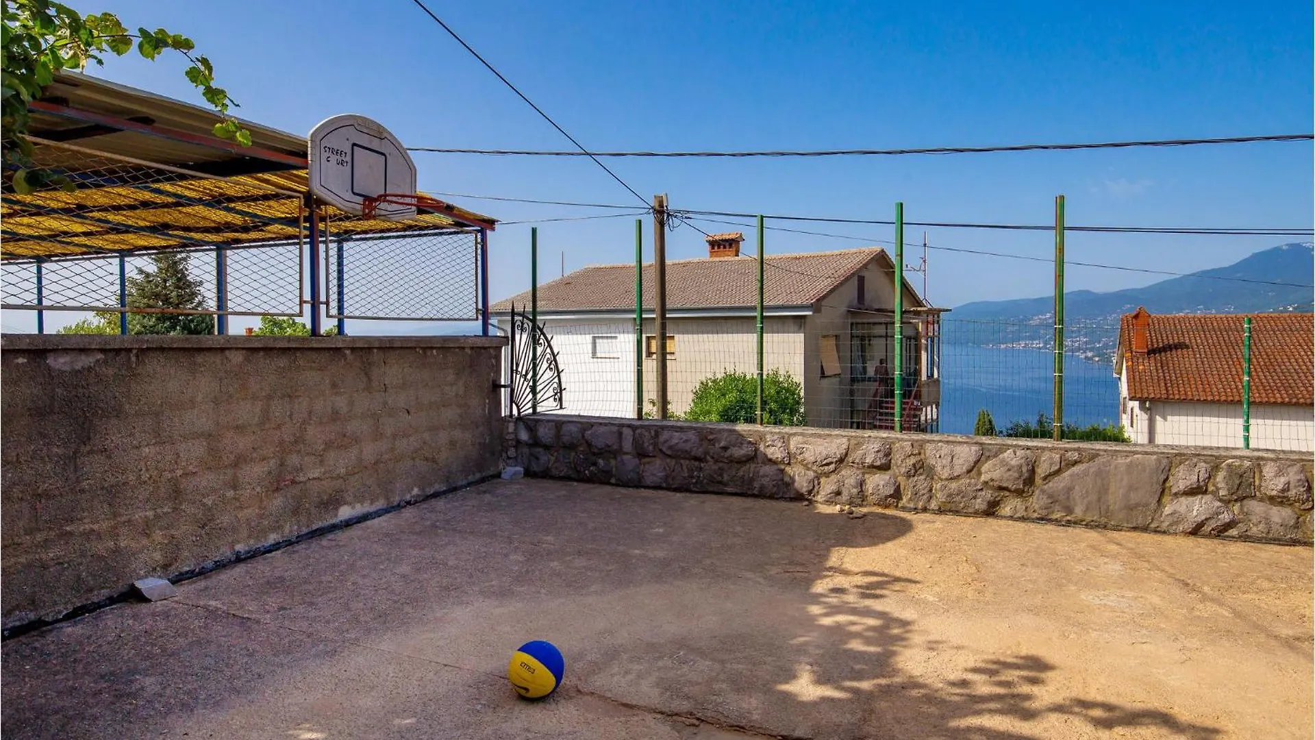 3 Bedroom Lovely Apartment In Kastav